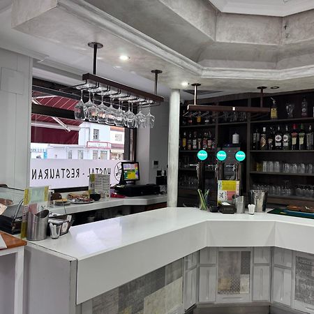 Hostal Restaurante Central Ла Вирхен дель Камино Экстерьер фото