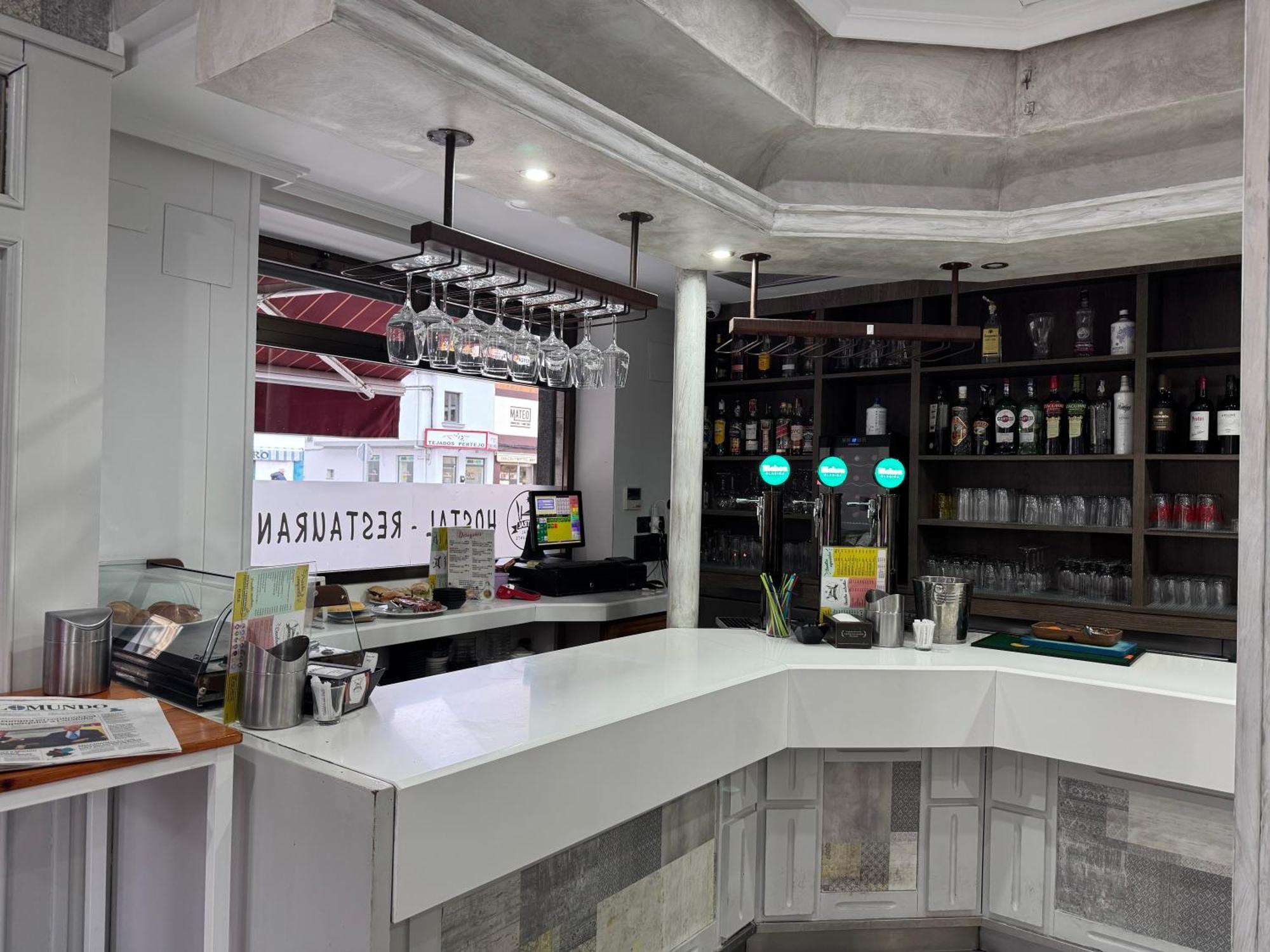 Hostal Restaurante Central Ла Вирхен дель Камино Экстерьер фото