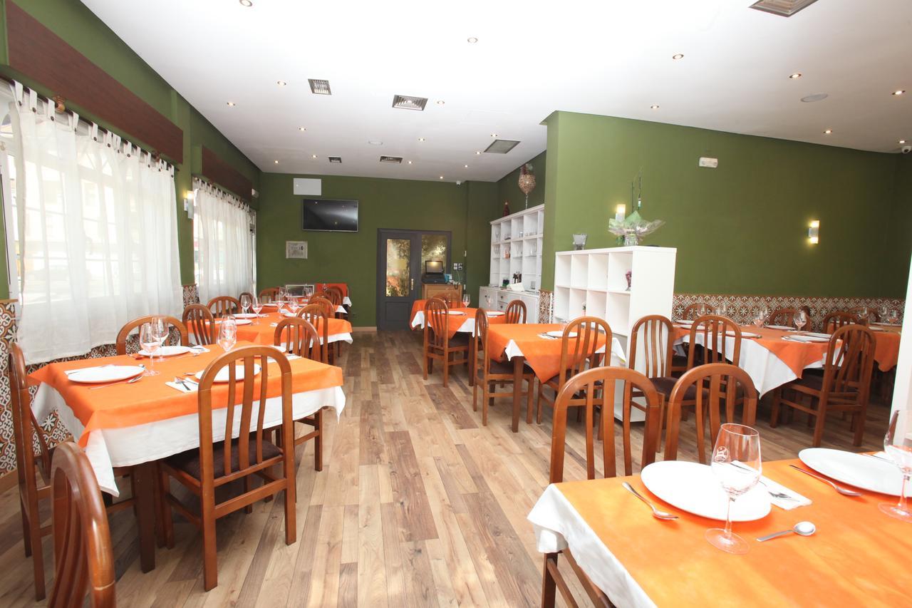 Hostal Restaurante Central Ла Вирхен дель Камино Экстерьер фото